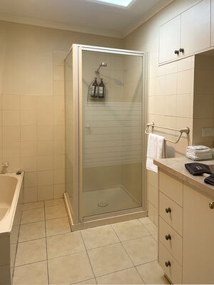 Apartment bathroom | Apartment bathroom | 2 Bed Apartment | The Lodge on Elizabeth Hobart Tasmania Accommodation
