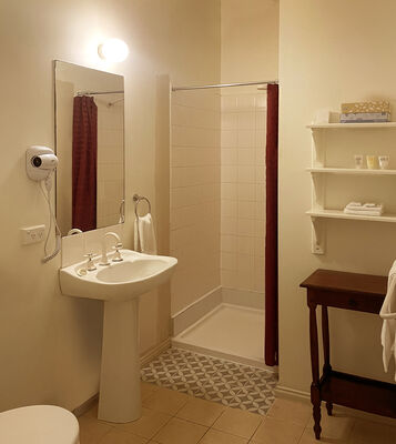 Bathroom | Bathroom | Standard Ensuite | The Lodge on Elizabeth Hobart Tasmania Accommodation