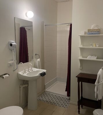 Ensuite twin Room 2 | Bathroom | Ensuite Twin | The Lodge on Elizabeth Hobart Tasmania Accommodation