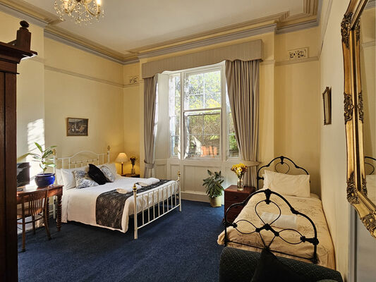 Ensuite twin Room 2 | Main room | Ensuite Twin | The Lodge on Elizabeth Hobart Tasmania Accommodation