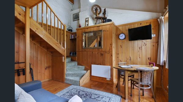 Living 1 | Living 1 | Cottage | The Lodge on Elizabeth Hobart Tasmania Accommodation