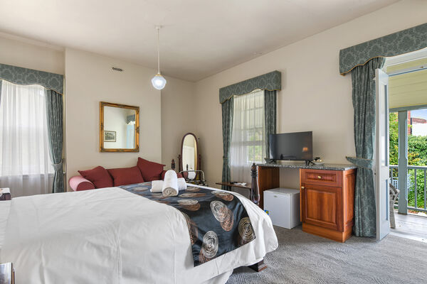 Spa room   Room 12 | Main room | Spa Room | The Lodge on Elizabeth Hobart Tasmania Accommodation