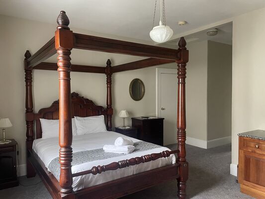 Spa room   Room 14 | Main room | Spa Room | The Lodge on Elizabeth Hobart Tasmania Accommodation
